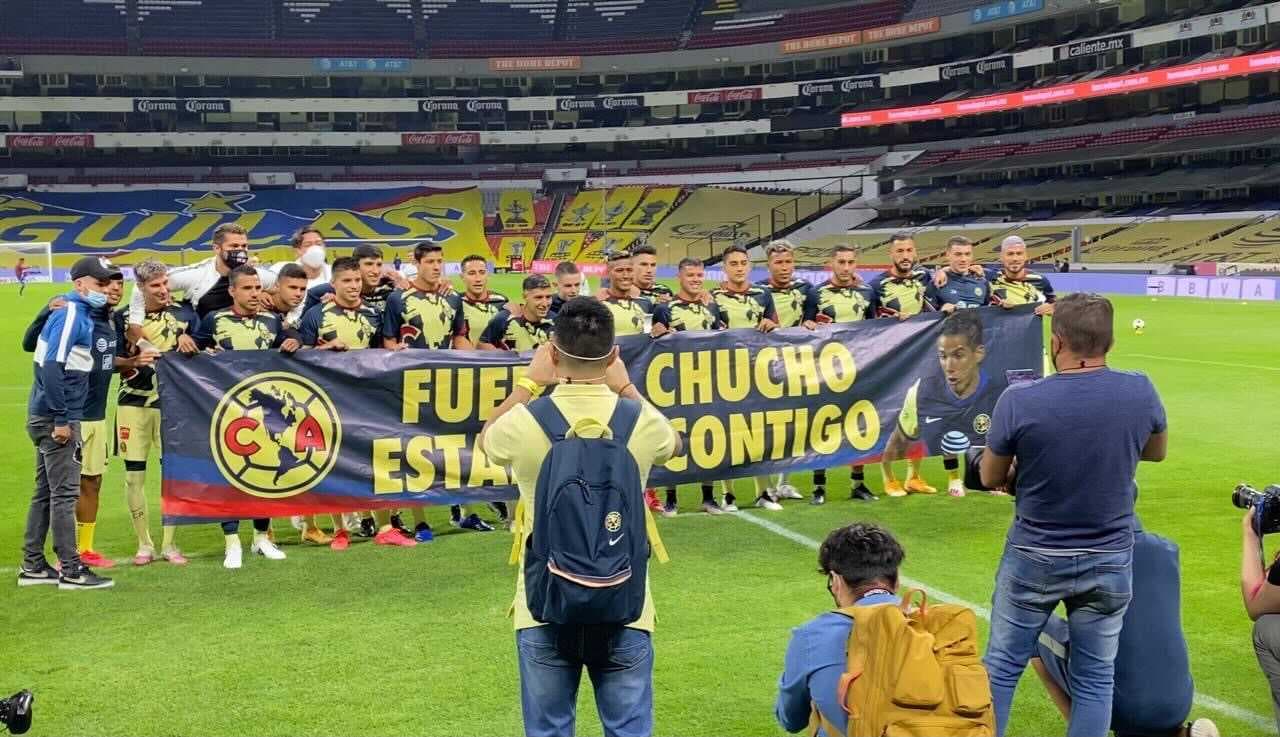 Al inicio del partido, América mostró su apoyo a Jesús López que fue operado por la fractura que sufrió en el duelo ante Olimpia.