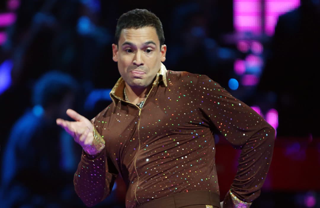 Cuando Bobby bailó 'Funky Town', hizo una serie de muecas que se repetirían semana tras semana.