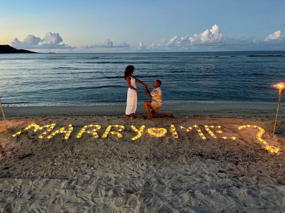 Clarissa compartió algunas imágenes del momento en Instagram y agregó la frase: "I said yes (dije que sí)".
<br>