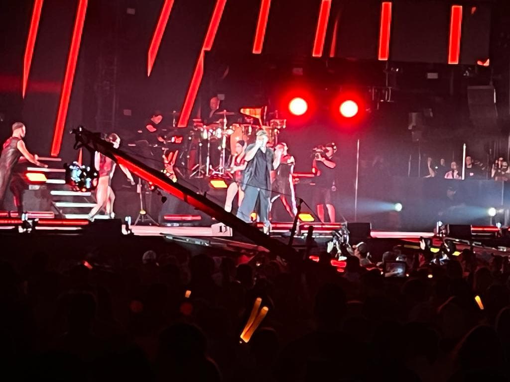 Ricky Martin fue el segundo artista en salir al escenario para encender la fiesta.
<br>
