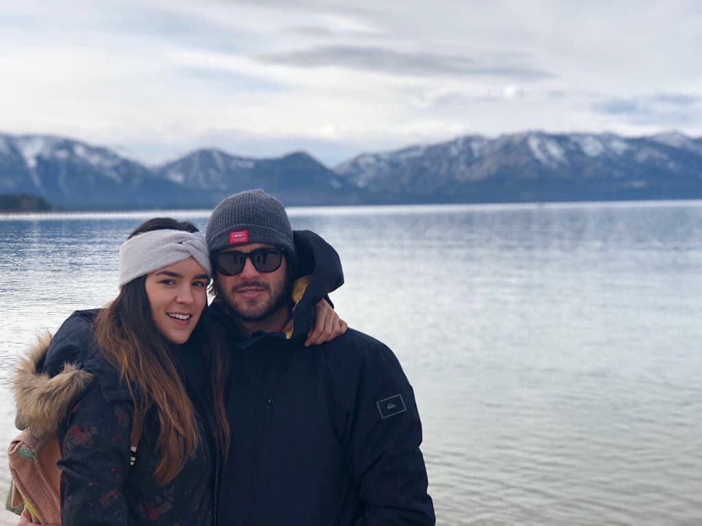 Ante las restricciones de viaje, la esposa del actor no ha podido regresar a EEUU para reunirse con él.
<br>