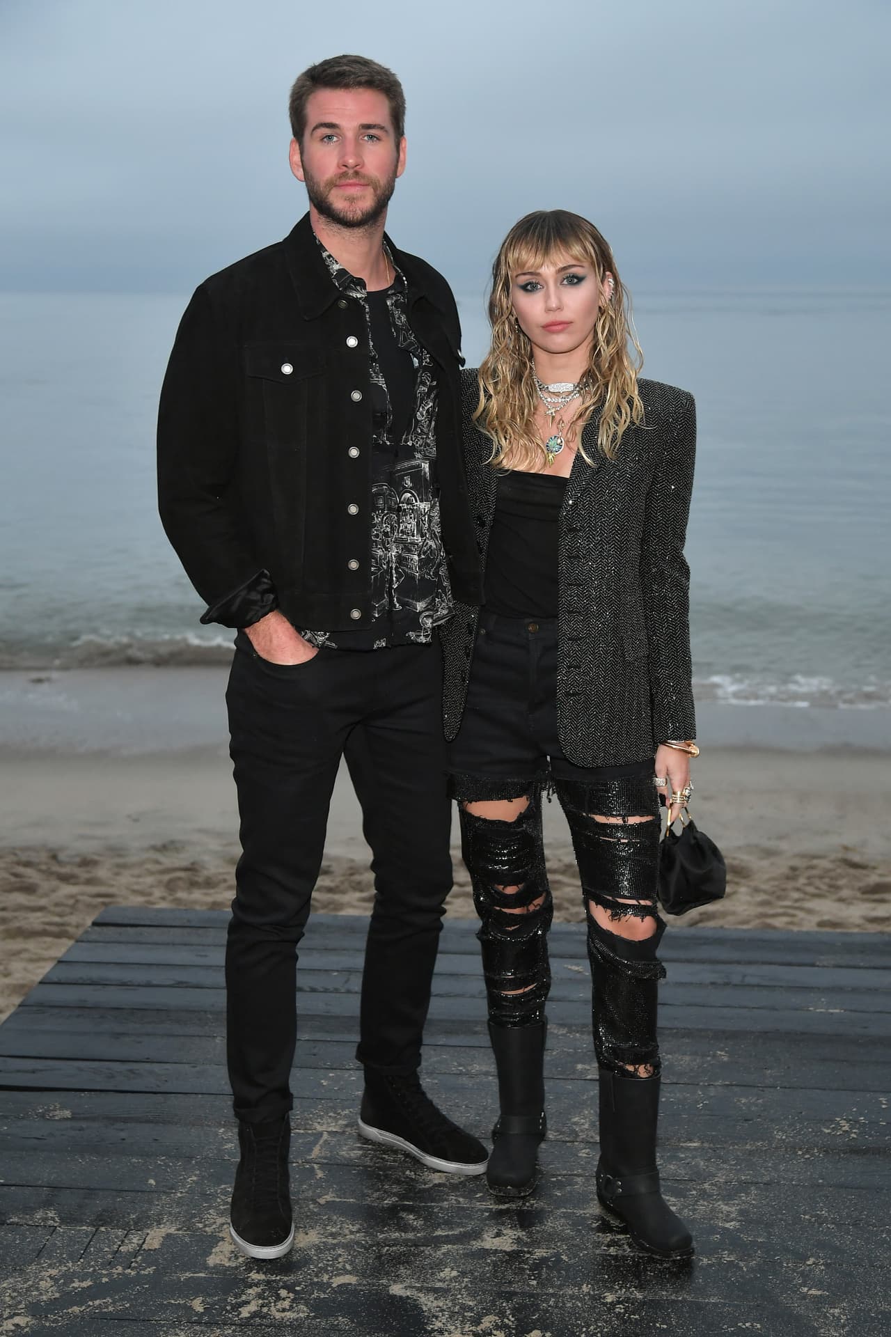 Su relación fue
<b><a href="https://www.univision.com/famosos/no-tengo-nada-que-esconder-miley-cyrus-niega-que-su-matrimonio-termino-por-una-infidelidad-de-ella-fotos">intermitente</a></b> desde el comienzo. En 2010 se separaron un par de ocasiones y volvieron a estar juntos en 2011.