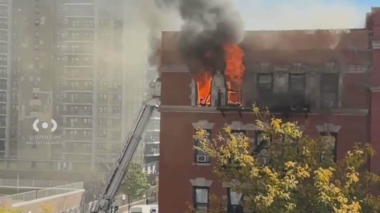 Fuerte incendio en edificio de Washington Heights deja una persona herida.
