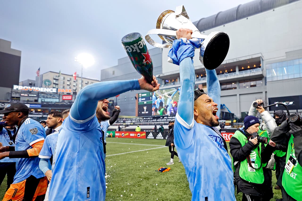 En diciembre del año pasado Callens alzó la MLS Cup con NYCFC.
<br>
