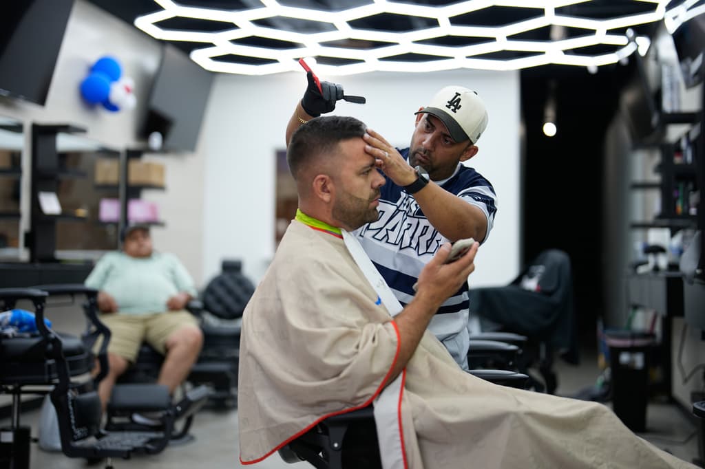 <b>Florida sigue siendo un destino importante:</b> El cambio no significa que los venezolanos hayan dejado de llegar a Florida.
<b>Florida fue el estado más popular en el conjunto nacional analizado por AP</b>, pero algunos migrantes buscaron otras ciudades por empleos, vivienda, tráfico y calidad de vida.
<br>