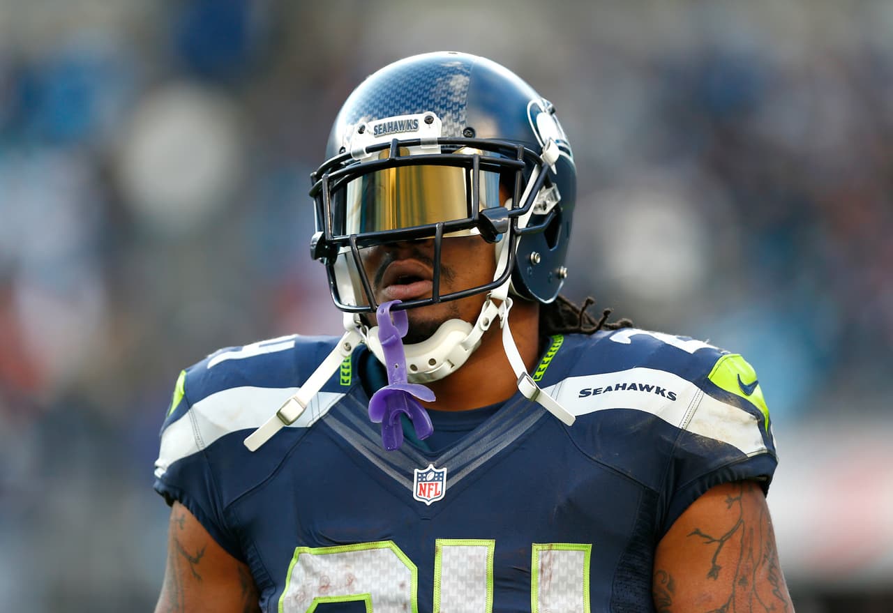 Marshawn Lynch cuelga sus zapatos en señal de retiro