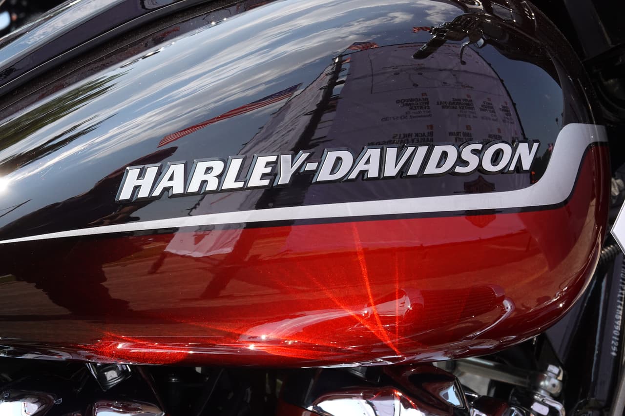 Harley-Davidson Inc. anunció también el lunes que suspendía actividades comerciales en Rusia, país que junto con el resto de Europa y Medio Oriente representó el 31% de sus ventas de motocicletas el año pasado.