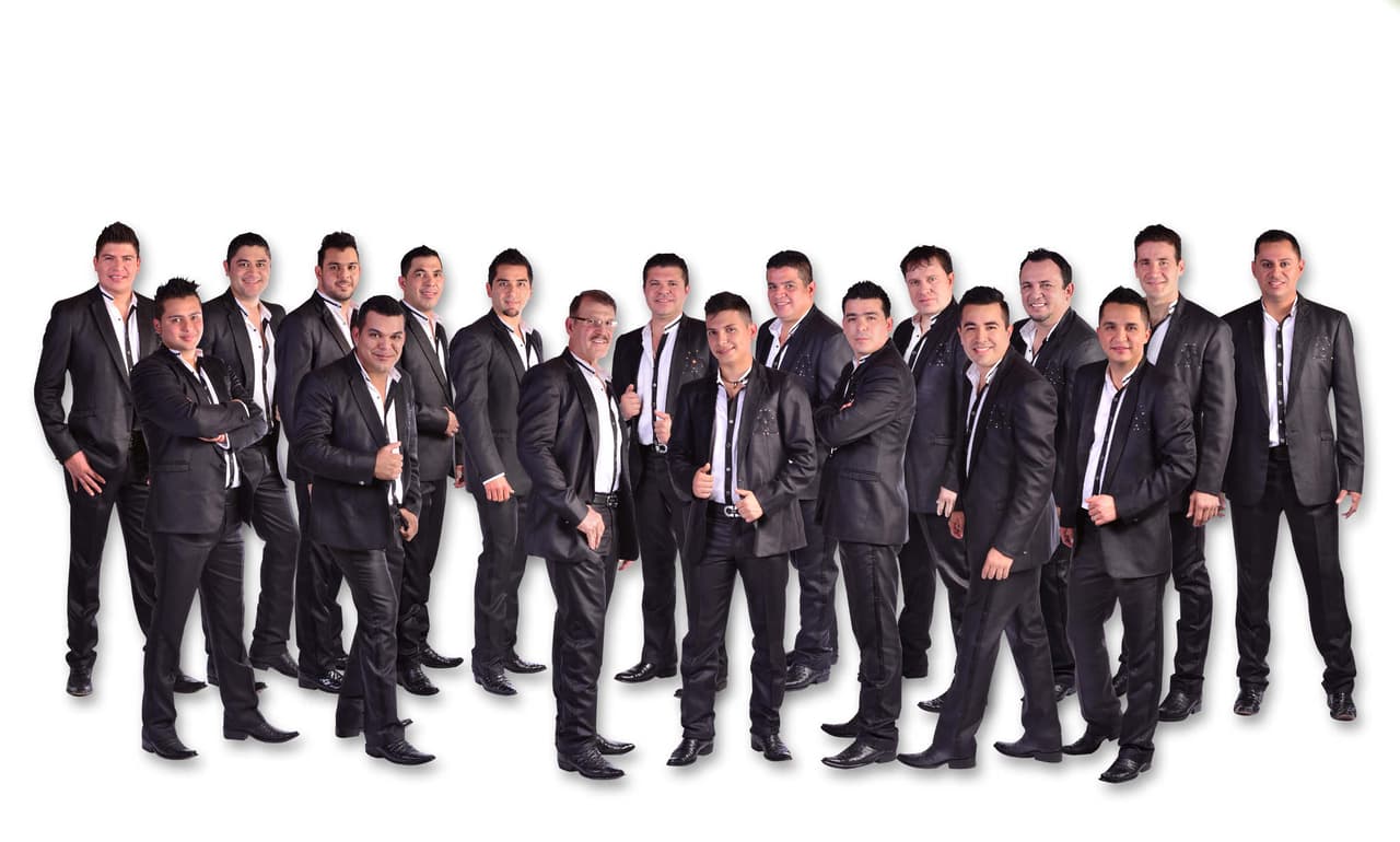 Disfruta desde la Mejor Mesa de la Noche de La Arrolladora en concierto!