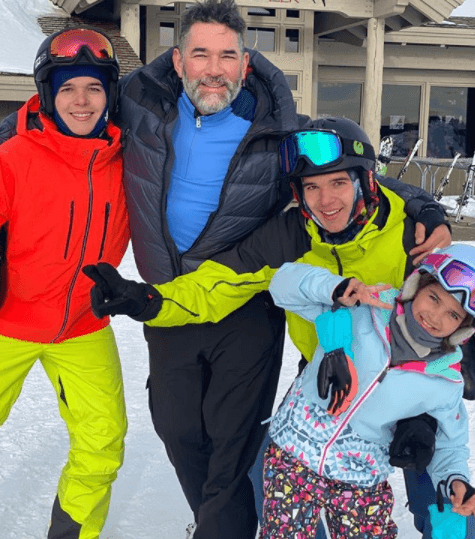 A su vez, detalló que sólo fueron los gemelos Eduardo y Roberto, fruto de su relación con la actriz Itatí Cantoral, quienes padecieron dicha enfermedad.