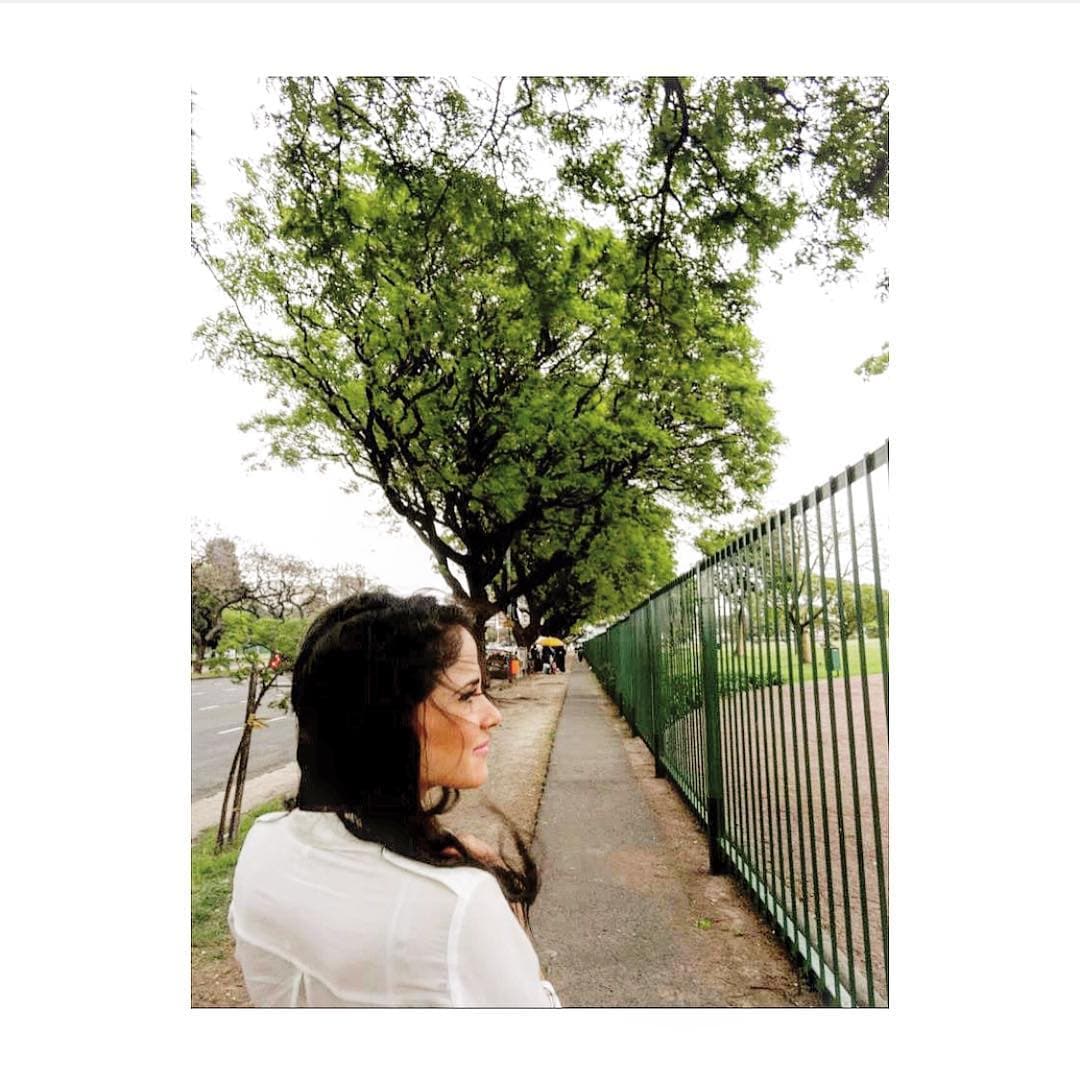 Eva inició su carrera en la televisión como conductora en el programa 'Teledición Hermosillo', en su natal Sonora y poco después ingresó al Centro de Educación Artística (CEA) para prepararse como presentadora y actriz.