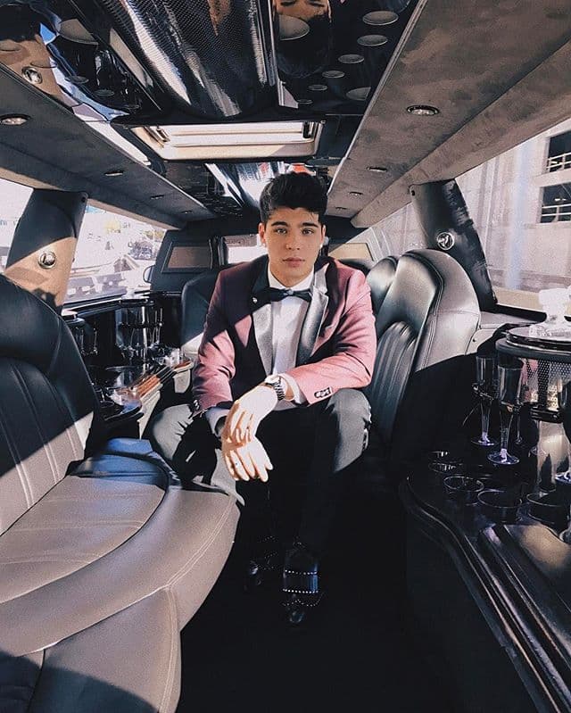 Sebastián Villalobos como todo un galán.