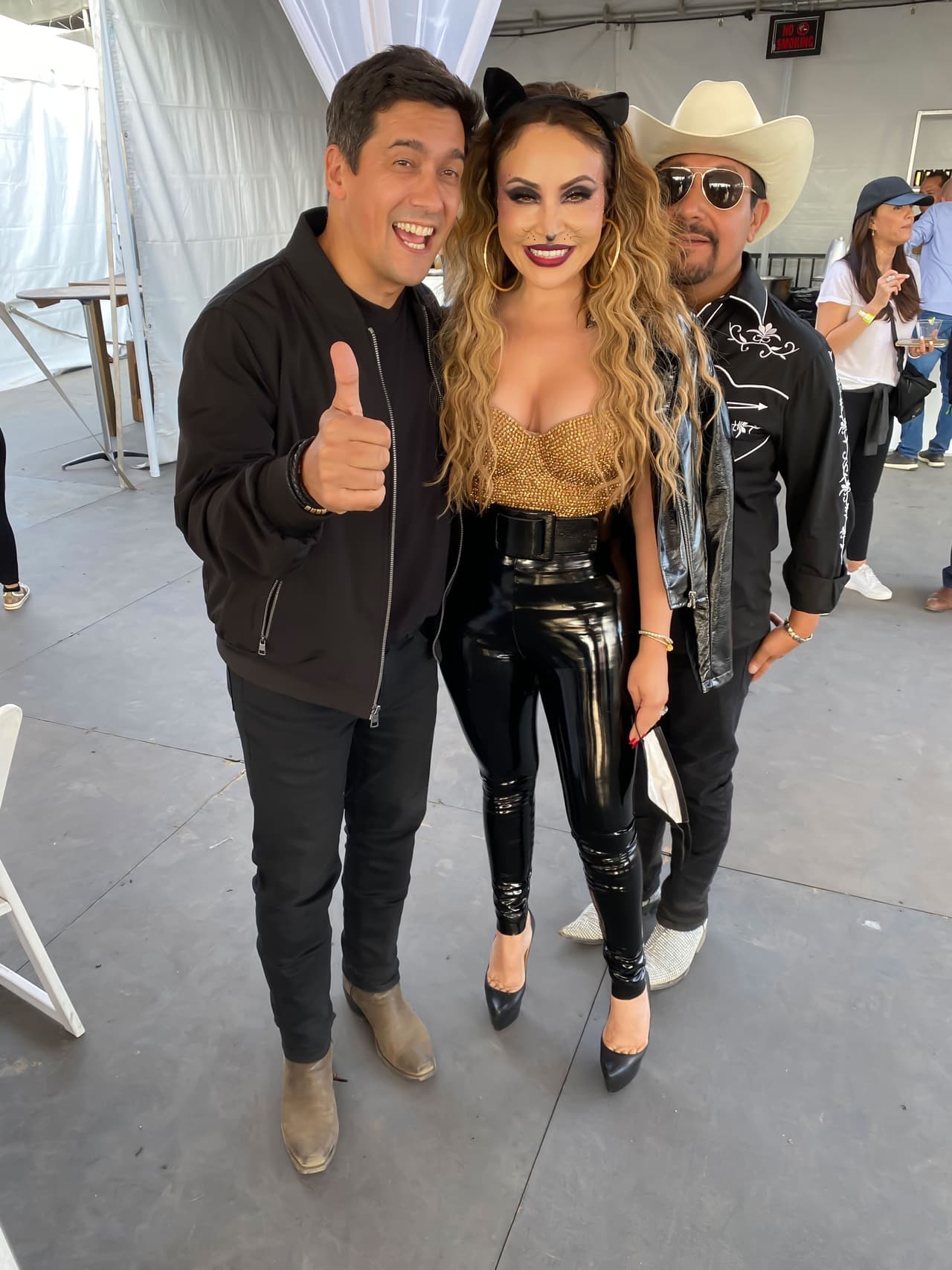 Ni siquiera El Feo se le despegaba y siempre quería salir en todas las fotos con ella.