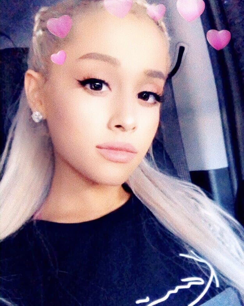 <b>Ariana por ahora también se ha tomado un tiempo de reflexión y descanso</b> mientras es apoyada por muchos de sus 130 millones de seguidores.