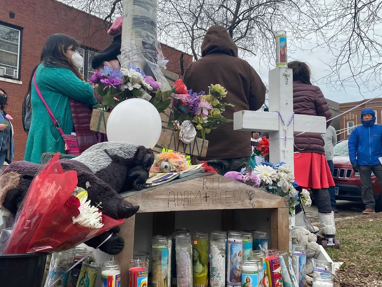 Adam Toledo vigilia a un año de su muerte.