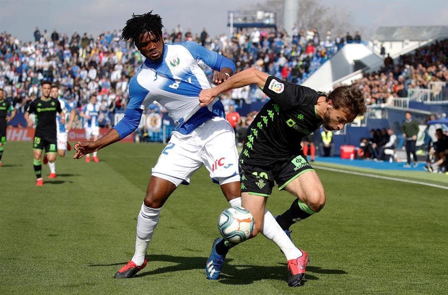 Hubo disparo De Silva pero no tuvo suerte.