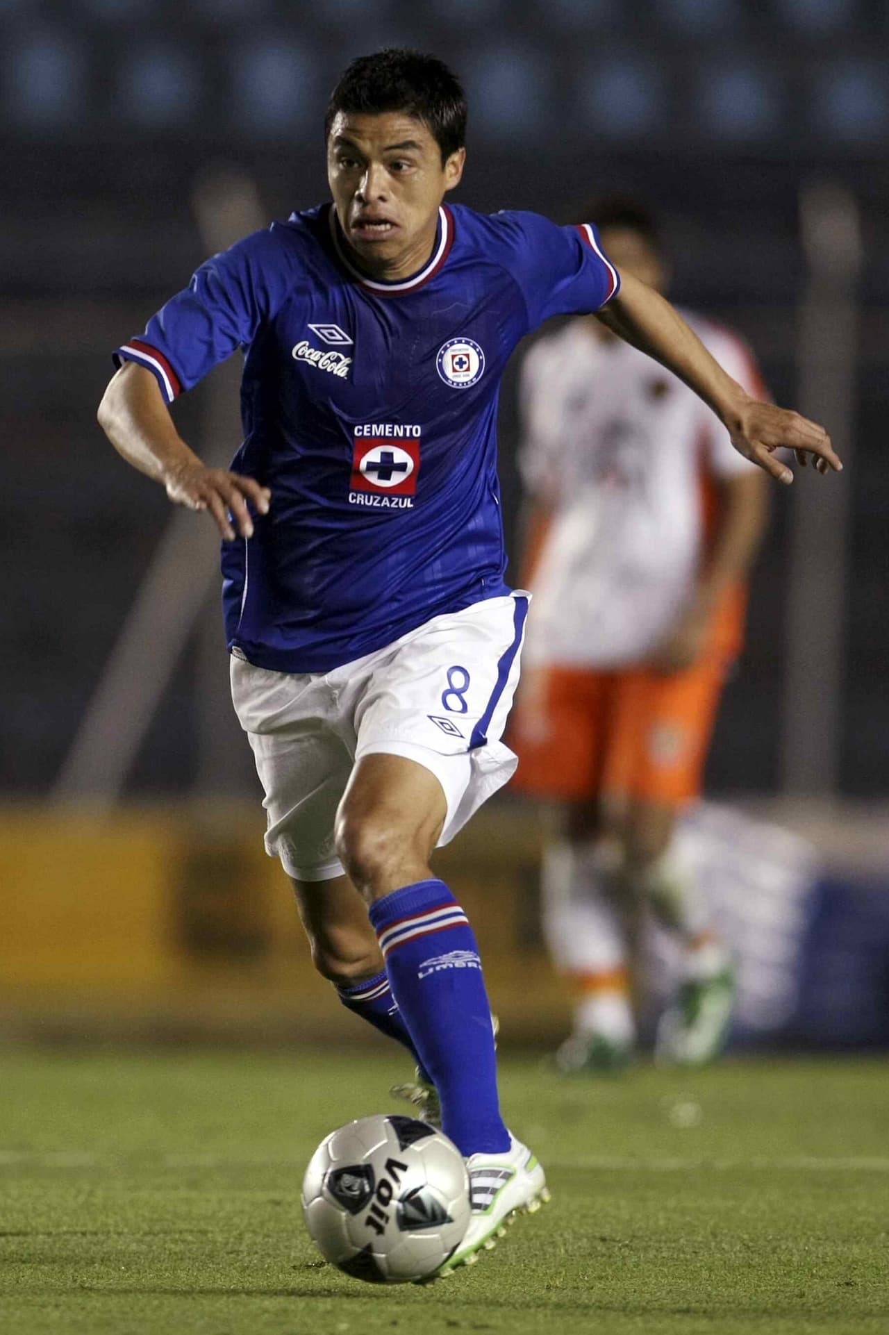 En verano de 2010, Pineda llega a la capital mexicana para jugar con el Cruz Azul, pero su estadía en el club capitalino no sería larga ya que en 2011 se marcha para reforzar al Puebla.