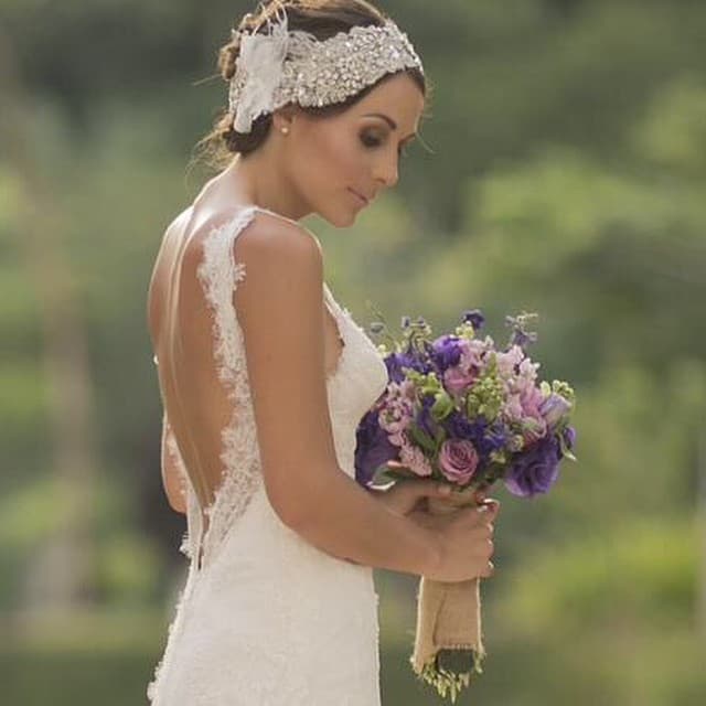 Zuria lució bellísima enfundada en un romántico vestido de la casa española Pronovias.