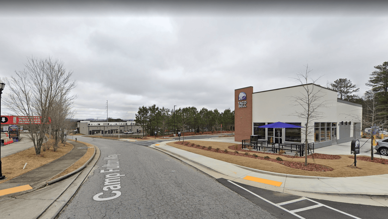 Dos adolescentes son baleados afuera de un Taco Bell en Metro Atlanta