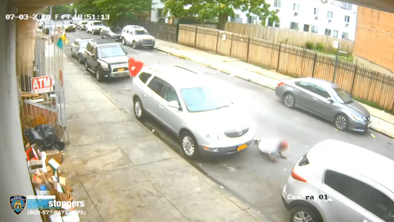 Revelan perturbador video de joven que recibe disparos en el pecho y el abdomen en Brooklyn
