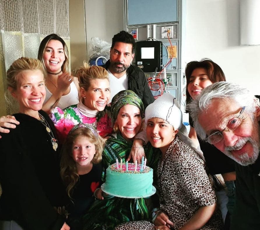 El reencuentro entre ambos
<b><a href="https://www.univision.com/entretenimiento/hijos-de-famosos/frida-sofia-pide-oraciones-por-la-salud-de-su-hermana-natasha-moctezuma" target="_blank">sucedió gracias a Natasha Carola Moctezuma</a></b>, media hermana de Frida y con quien tiene una relación cercana. "Siempre
<b><a href="https://www.univision.com/famosos/alejandra-guzman-y-la-madrastra-de-frida-sofia-coinciden-en-cual-es-el-gran-problema-y-las-2-no-pueden-resolverlo-video" target="_blank">me ha faltado el amor de mi padre </a></b>es una situación muy delicada, pero ya no me da miedo hablarla, él sabe que siempre lo he querido", reveló Frida en 2016.
<br>