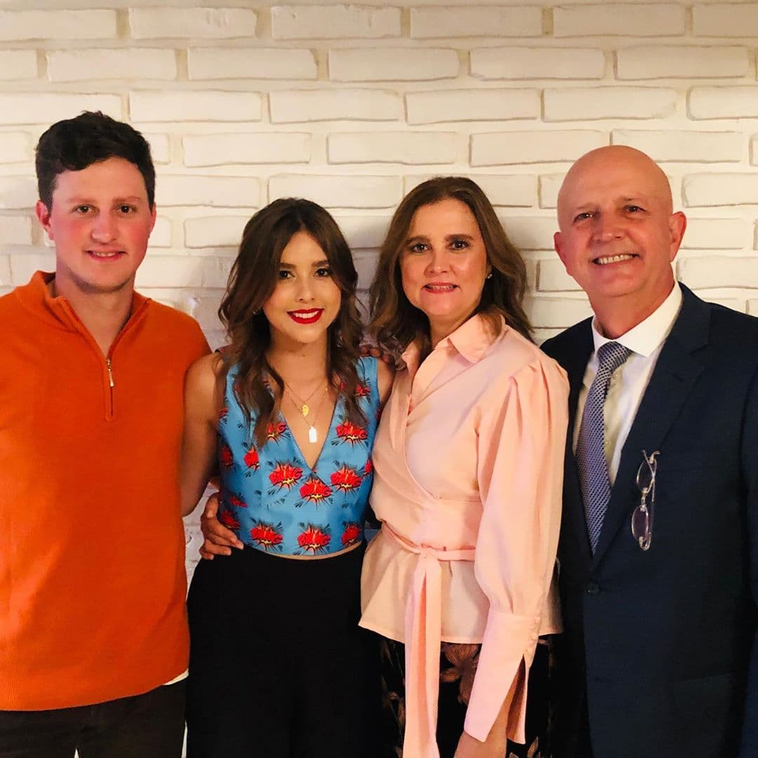 "Gracias a todos por sus muestras de cariño, es todo lo que necesito para continuar", finalizó la estrella de
<b><a href="https://www.univision.com/shows/un-camino-hacia-el-destino" target="_blank">Un Camino Hacia el Destino. </a></b>
<br>