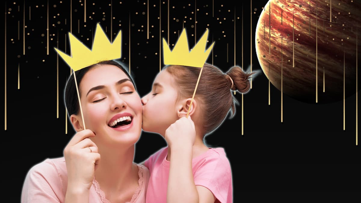 Este es un mes hermoso para todas las madres y desde el punto de vista astrológico y cósmico aún más, ya que la lluvia de estrellas de las Eta Acuáridas que todos los años no visita, a partir de abril y hasta finales de mayo, será más fuerte los días 8, 9 y 10.
<br>