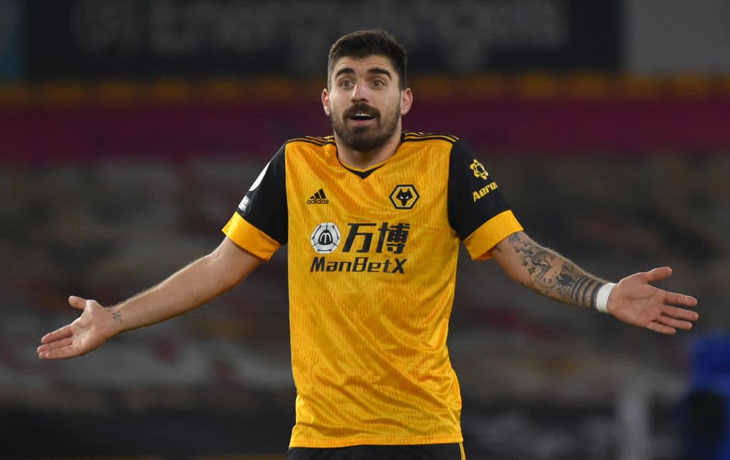 Iwobi (6’) abrió el marcador muy temprano en el partido, pero Rubén Neves (14’) emparejaba los cartones. Michael Keane (77’) marcó el tanto que definió el resultado. Los de Ancelotti se mantienen en los primeros lugares de la competición con 32 unidades, mientras que los Wolves se acercan peligrosamente a zona de descenso con 22 puntos.