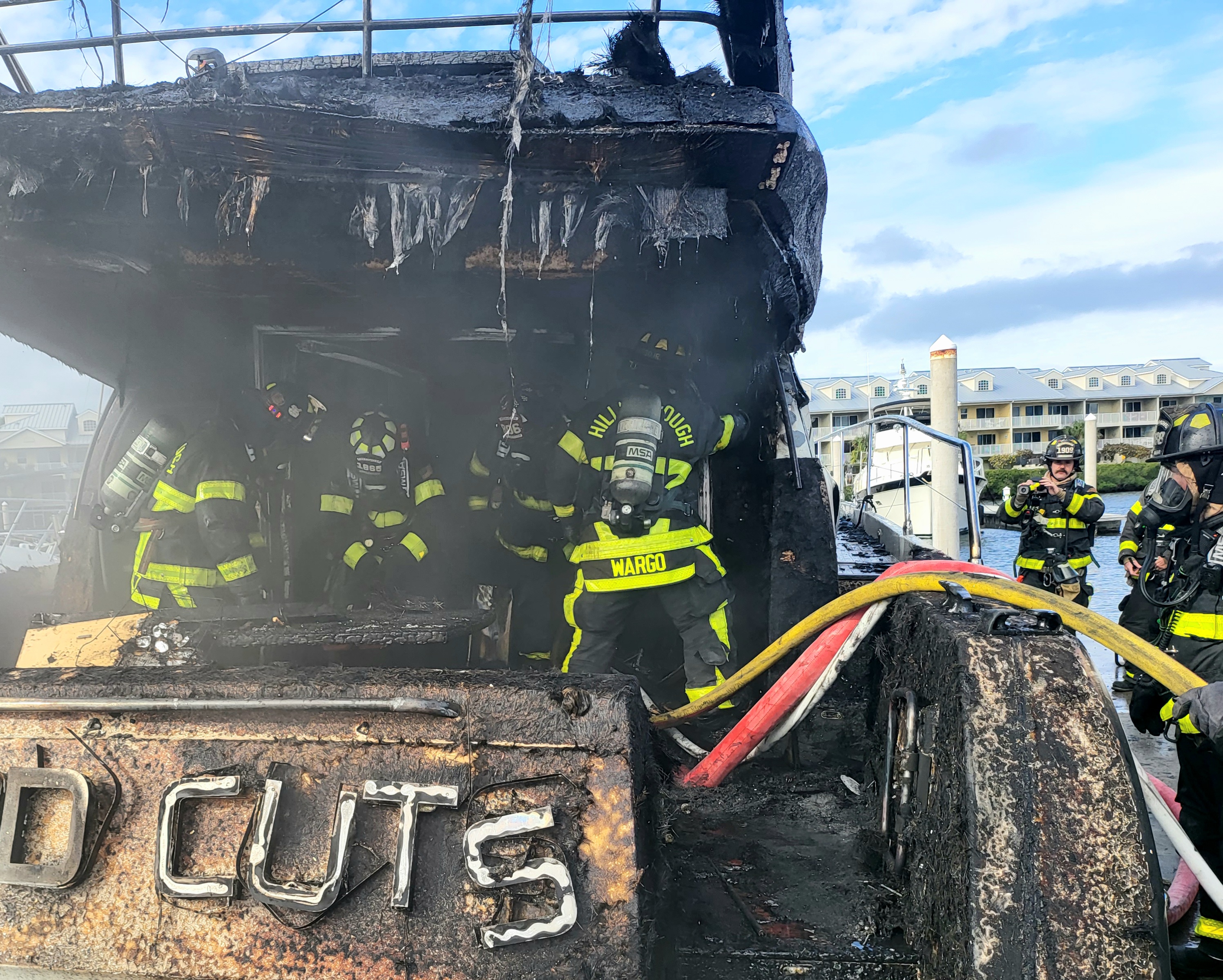 El Departamento de Bomberos del condado Hillsborough indicó que la investigación sobre las causas del accidente sigue abierta.
<br>