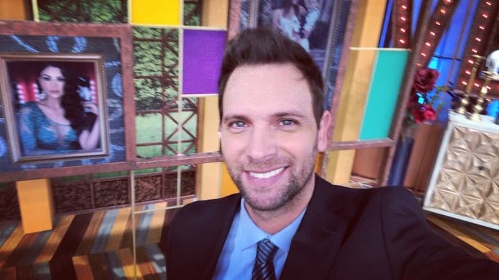 "Empecé a hacer terapia de nuevo, a hacer ciertas cosas como espirituales. Fui con una persona para que me hiciera una limpia", relató el artista de 45 años.