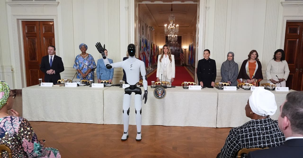 La Figura 03 tiene un 9 % menos de masa y un volumen significativamente menor que la Figura 02, lo que facilita su maniobrabilidad en los espacios domésticos.