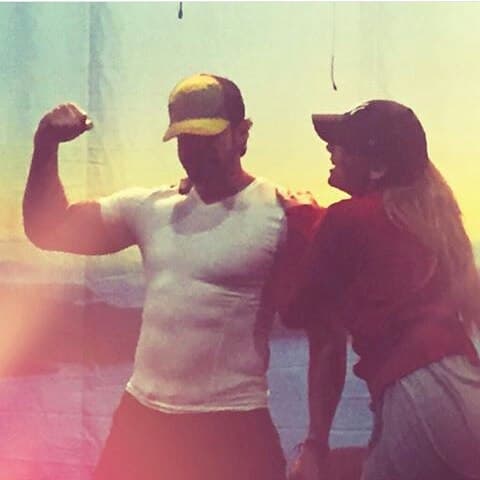 En redes sociales compartieron varios momentos, en los que se les veía muy alegres durante su trabajo.