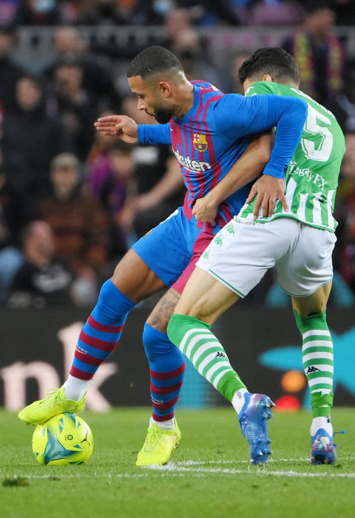 Barcelona no logra levantar frente al. Betis, caen 0-1 y se mantienen en el séptimo lugar con 23 unidades.