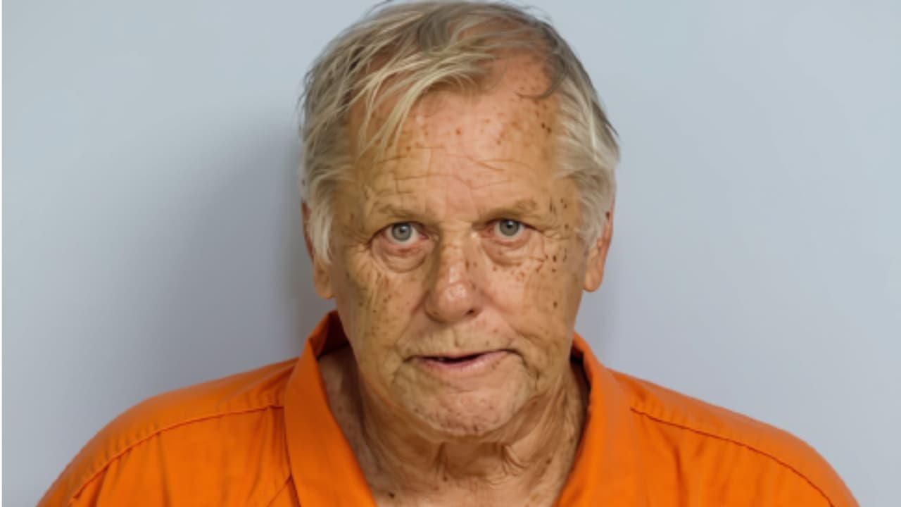 Hombre de 75 años es arrestado por presunto abuso sexual de un perro