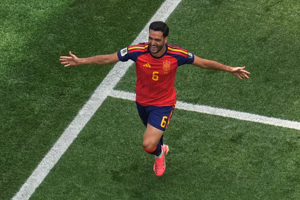 El español Mikel Merino celebra tras marcar el segundo gol en el minuto 88, lo que le dio la victoria al equipo frente a Bélgica.