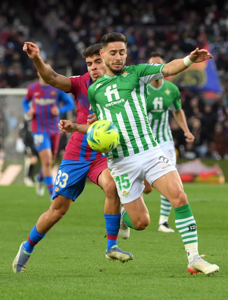 Barcelona no logra levantar frente al. Betis, caen 0-1 y se mantienen en el séptimo lugar con 23 unidades.