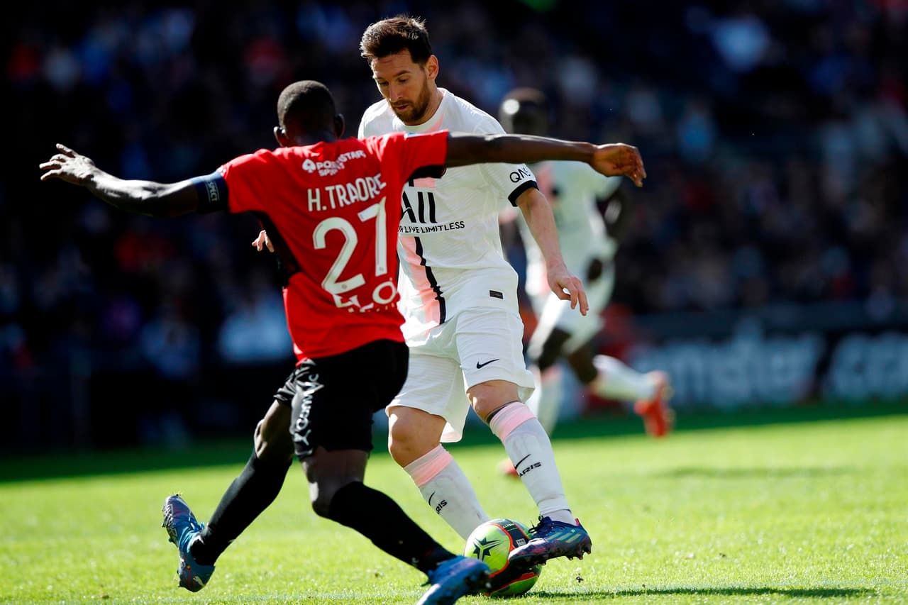 Paris Saint-Germain no pudo ante el Stade Rennais 2-0 como visita, durante la Jornada 9 en la Ligue 1. Los parisinos contaron con toda su artillería pesada pero no vieron la luz ante las anotaciones de Gaetan Laborde (45') y Flavien Tait (46). Así, el equipo local se lleva un triunfo épico y el PSG rompe su racha ganadora.