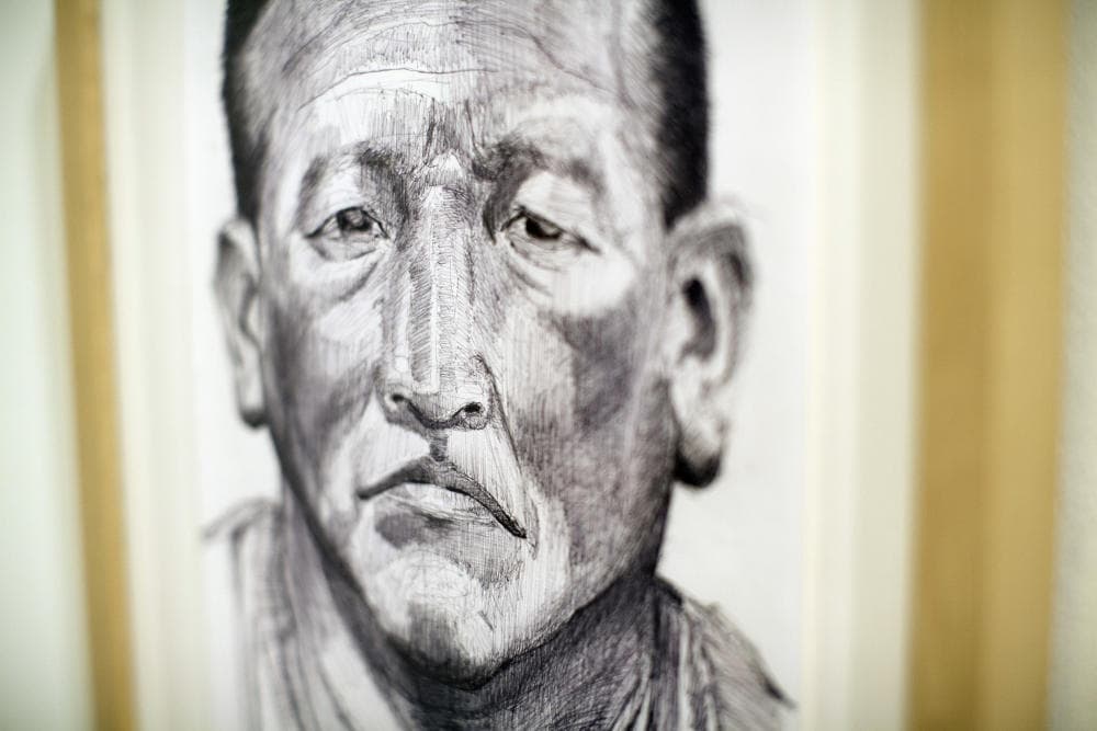 "Roberto Q", uno de 30 inmigrantes detenidos cuyos retratos son parte de la exhibición 'Krome'.