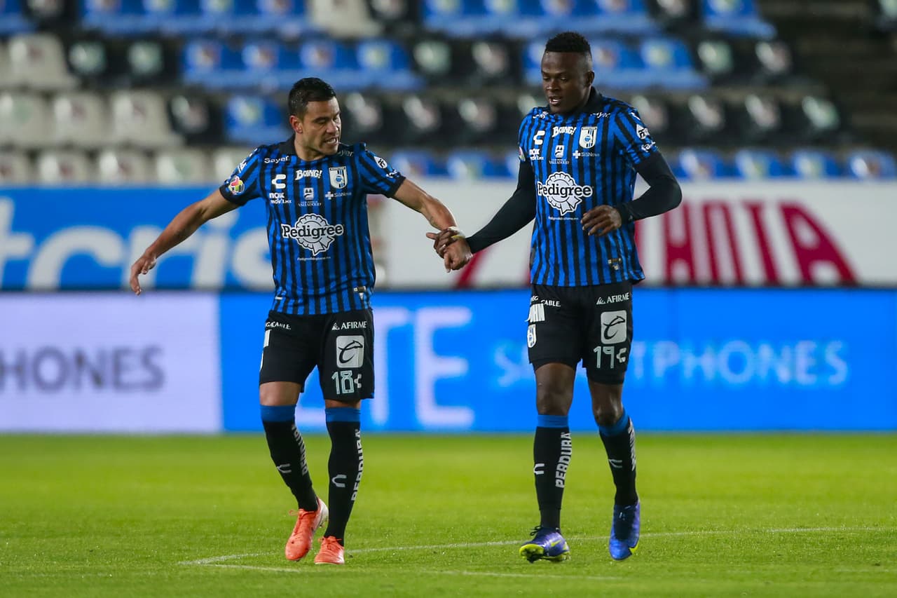 Los Tuzos se fueron con ventaja al descanso tras los tantos de Nicolás Ibáñez y Luis Chávez, pero Ángel Sepúlveda rescató el empate para los Gallos; José Angulo había adelantado a los visitantes.