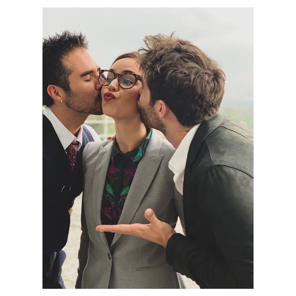 “Sebas me dijo un par de cosas muy bonitas. Me habló de ser profesional, de cumplir horarios, de estar a disposición, de ser buena onda, de traer la letra sabida, de no creerse una estrella, de chambear y de ser un trabajador”, relató Rodrigo.