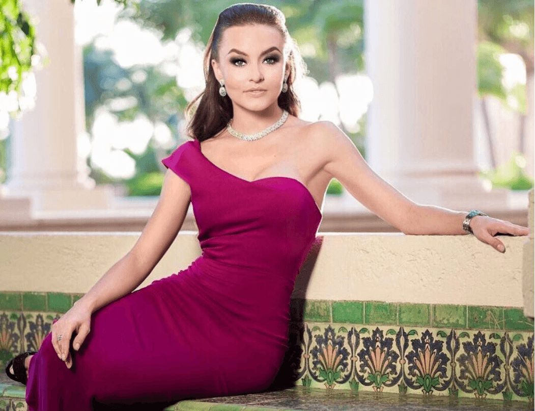 Ese color rosa mexicano le quedó como anillo al dedo a la actriz
<b>Angelique Boyer</b>.