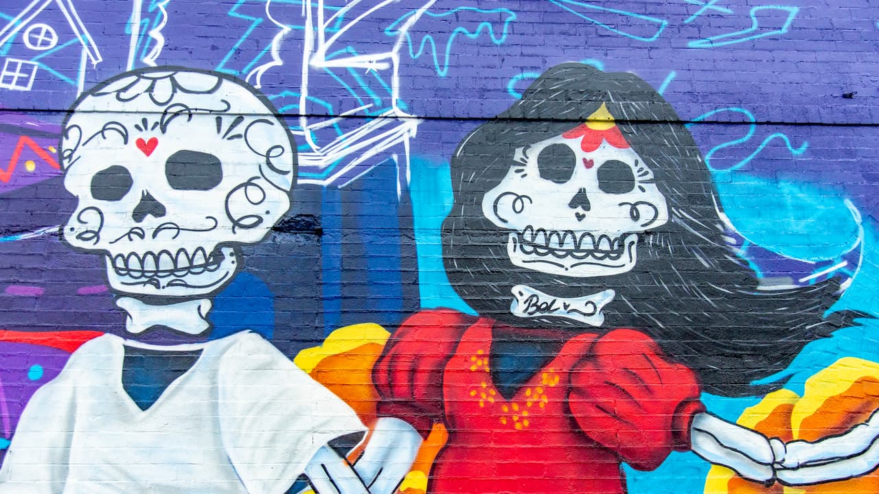 El mural afuera del restaurante Nuevo León que celebra la cultura en La Villita.