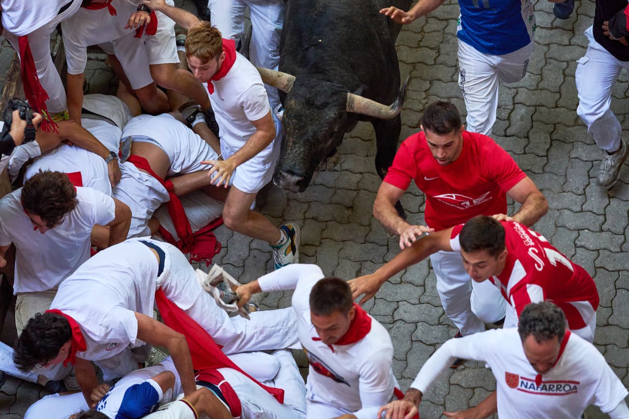 La última muerte en los encierros de San Fermín se produjo en 2009, pero las cornadas y las fracturas son comunes