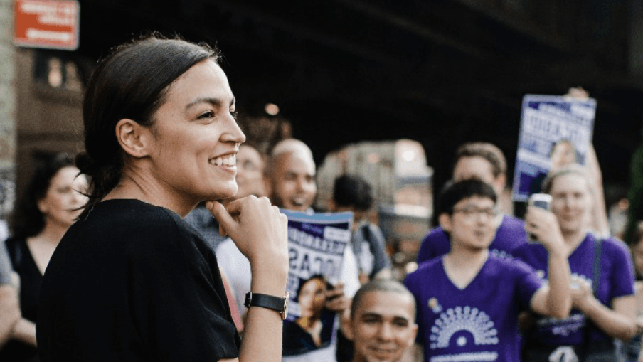 Poll shows young latinos hopeful of change from new Congress