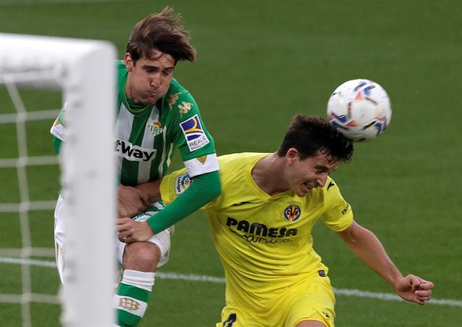 El partido entre el Villarreal y Real Betis acabó en empate 1-1. Pau Torres se encargó de abrir el marcador al minuto 5, pero fue hasta la segunda mitad cuando Aitor Ruibal García descontó para los béticos e igualó el partido durante la novena jornada de LaLiga.