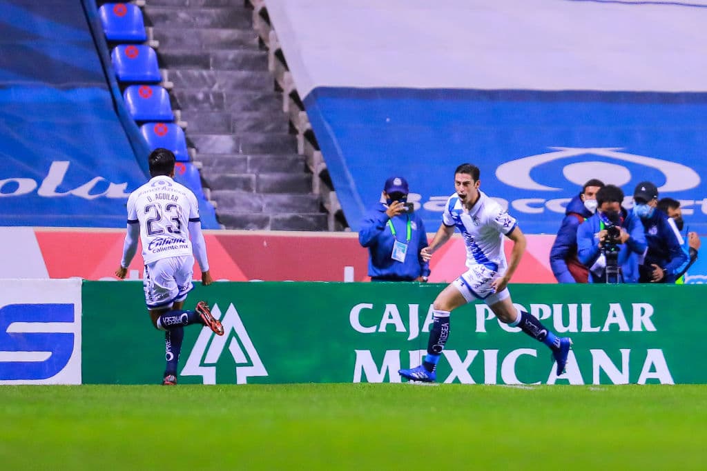Santiago Ormeño (5’, 51’, 70’) se sirvió con la cuchara grande y marcó triplete en un partido donde al Puebla le salió todo. Cristian Tabó (43’) hizo el cuarto para los poblanos. Los locales llegaron a 8 unidades y los Bravos se quedaron con 5.