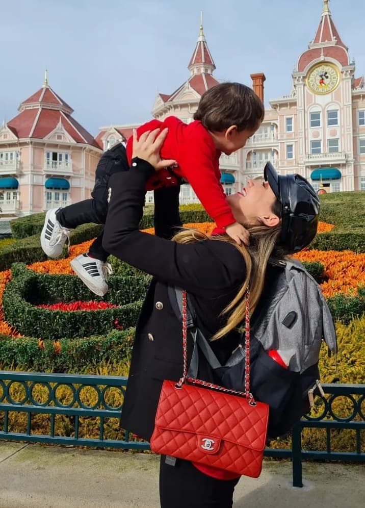 Eso sí, al tratarse de la capital de la moda, Sherlyn y André derrocharon estilo al combinar los colores de sus outfits.