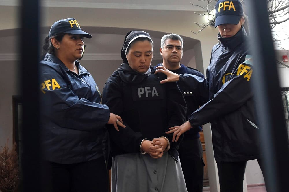 Imputan a monja acusada de escoger a niños para sacerdotes violadores