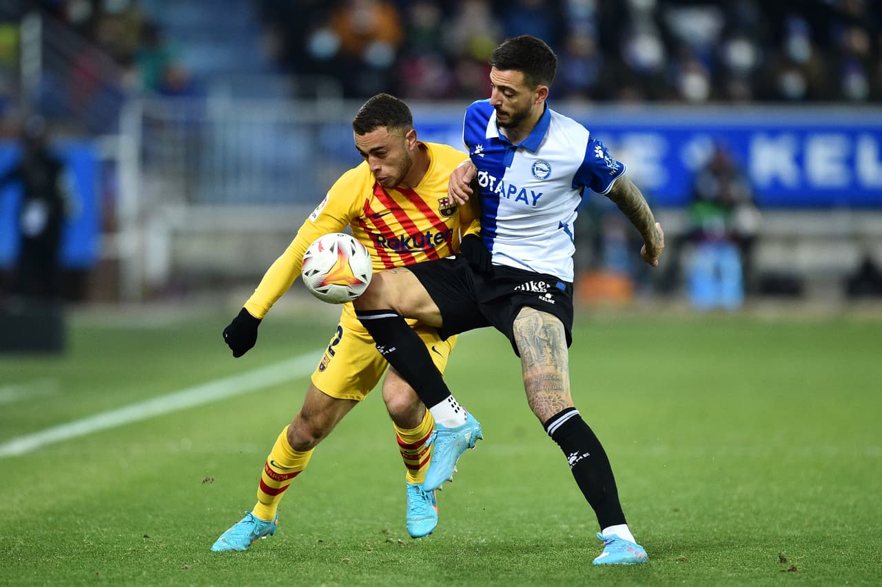 El Barcelona batalló mucho para vencer al Alavés, uno de los peores de LaLiga, pero al final lo hizo con un gol de Frenkie de Jong.