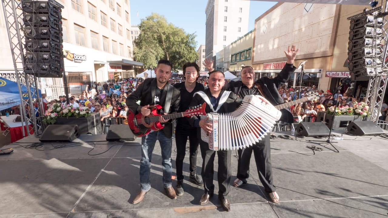 La celebracion de Independencia en el Fulton Mall