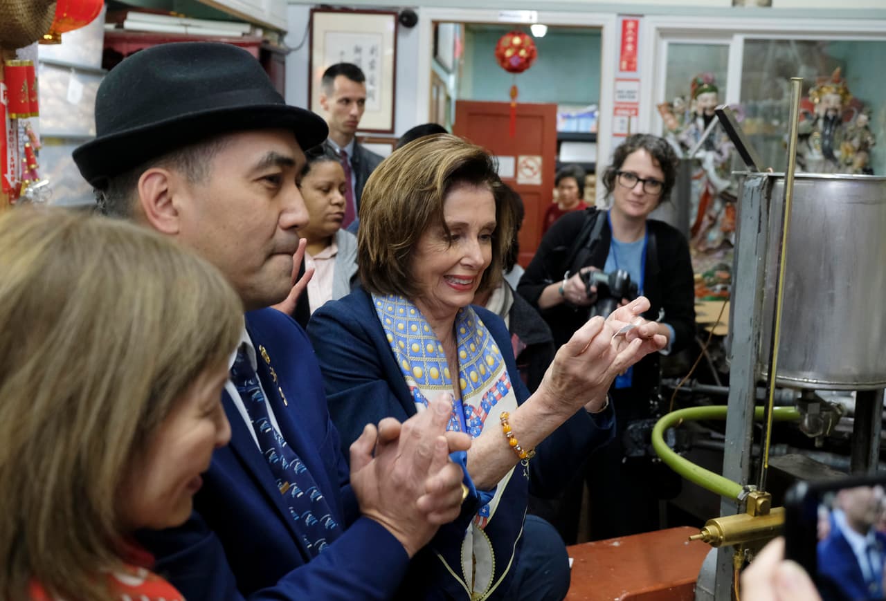 "Sabemos que existe una preocupación en torno al turismo, viajar por todo el mundo, pero creemos que es muy seguro estar en Chinatown y esperamos que vengan otros. Es encantador aquí", dijo por medio de un
<a href="https://www.speaker.gov/newsroom/22420" target="_blank">comunicado</a>.
<br>
<br>
<br>